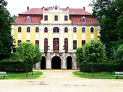 Místní barokní zámek