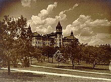 The university's Old Main building in 1903 Old Main Building at The University of Texas at Austin .jpg