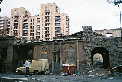 Վթարային պատմական կառույց Եզնիկ Կողբացի-Փավստոս Բուզանդ փողոցների հատման վայրում