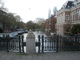 Vue du Plantage Muidergracht depuis le Lau Mazirelbrug.