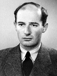 Raoul Wallenberg na pasové fotografii z června 1944