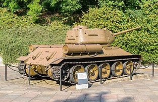Char soviétique T-34 dans le musée mémorial de la bataille de Seelow, à Seelow (Brandebourg). (définition réelle 3 500 × 2 261)