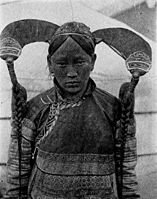 The headdress of a mongol married woman, Across Mongolian plains; a naturalist's account of China's „great northwest“, 1921