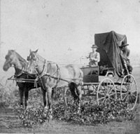 Alexander Gardner: William Pywell (s opratěmi) na expedici v Kansasu, 1867