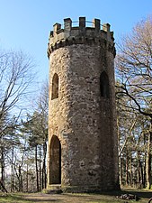 Oude wachttoren op de 319 m hoge heuvel Wurzelbrink