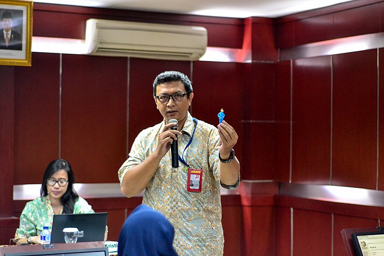 Myself during a training session (WikiLatih) in Indonesian Open University