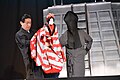 Bildet viser en bunraku-dukke som føres av to dukkeførere. Personen til høyre på bildet er en såkalt kuroko (japansk: 黒子 くろこ), en scenearbeider som er kledt helt i svart.