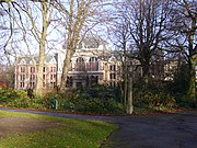 Ook het Koninklijk Huisarchief grenst aan de paleistuin