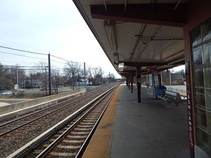 Ashland PATCO station facing southeast, April 2015.jpg