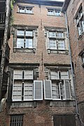 Hôtel d'Astorg: ventanas renacentistas en el patio.