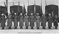 Русские войска с захваченными турецкими знамёнами, Эрзурум. Журна Нива № 31-1916 г.