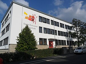 Das Schulgebäude der David-Schuster-Realschule im Jahr 2013.