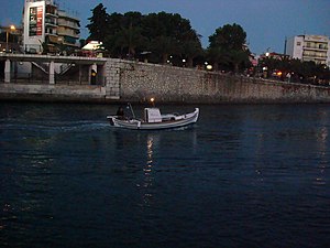 English: A small fishing boat in Chalkida, Gre...