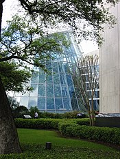 Cockrell Butterfly Center at the Houston Museum of Natural Science. HoustonMuseumOfNaturalSci ButterflyArea.jpg