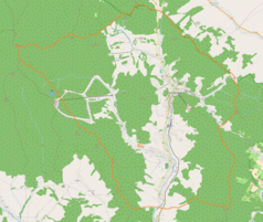 Mapa konturowa Krynicy-Zdroju, blisko centrum na prawo u góry znajduje się punkt z opisem „Parafia Wniebowzięcia NMP”