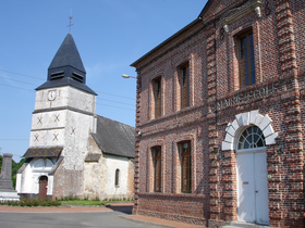 L'église Saint-Martin et pi l' mérrie-école.