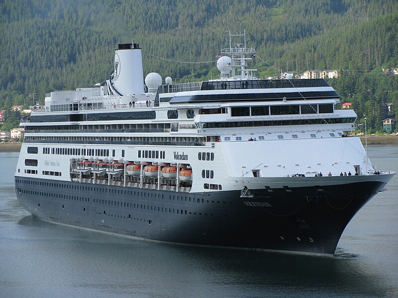 800px-MS_Volendam_in_Juneau.JPG