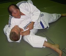 Makura-kesa-gatame