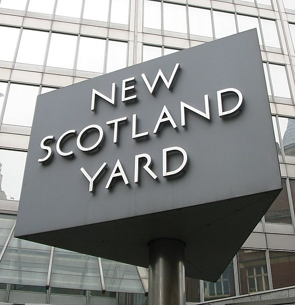 File:New Scotland Yard sign 3.jpg