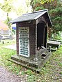 Begraafplaats Daalseweg, kapel met links lijst kinderslachtoffers 22-02-'44