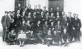 No instituto de 2.º Ensino da Coruña, con compañeiros e alumnos. Curso 1920-1921.