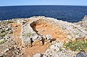 Reste eines naviformen Wohnhauses auf Menorca