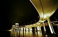 Panorama noturno da ponte.