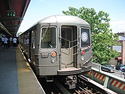 R68 Franklin Avenue Prospect Park Shuttle.JPG