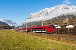 Egy Siemens Viaggo Comfort ingavonat mint ÖBB Railjet Pfarrwerfen közelében a Salzburg–Tirol-vasútvonalon