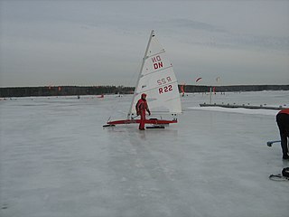 Буер DN[en], номер R 22 на льду Пироговского плёса Клязьминского водохранилища