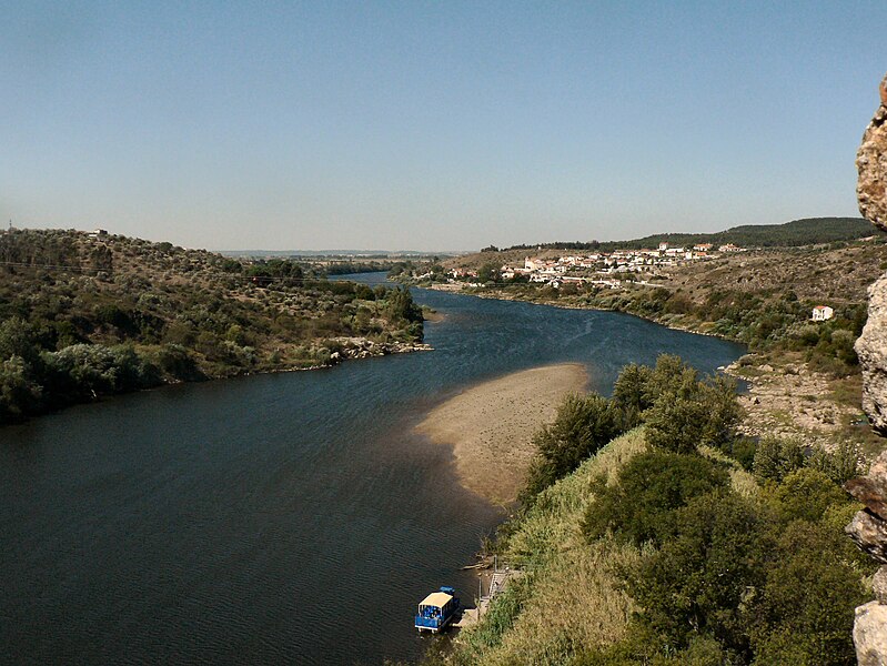 Image:Rio Tejo e Tancos visto do Castelo de Almourol.JPG