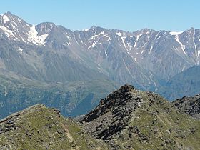 Vue de la Rötenspitze au centre depuis le sud.