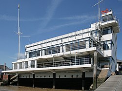 Яхт-клуб Royal Corinthian Burnham-on-Crouch.jpg