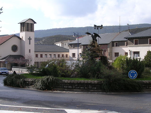 Plaza d'Espanya, Ayuntamiento y Ilesia de Cristo Rei