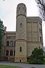 Одна из малых башен (вид с севера)