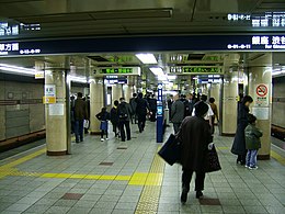 TokyoMetro-mitsukoshimae-platform-ginza-line.jpg