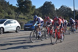 Skjelmose (35) futur vainqueur, dans la roue de Vanmarcke (85).