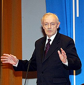 Кирилл Лавров на открытии первого форума творческой и научной интеллигенции государств — участников СНГ в 2006 году