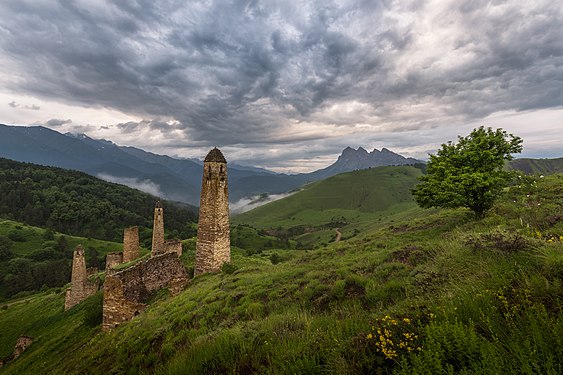 4. Застройка селения Пялинг, Джейрахский район, Ингушетия Автор — Altushkin