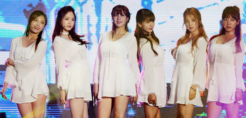 파일:Apink at Korea Sale Festa Opening Ceremony, 30 September 2016.png