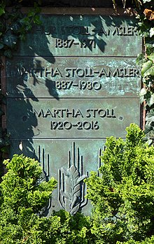 Arthur Stoll-Amsler (1887–1971) Biochemiker, Forscher, Sandoz Direktionspräsident. Grab auf dem Friedhof Bromhübel in Arlesheim. Grabrelief (1971) von Alexander Zschokke