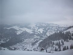 Panoramaudsigt over Borșa om vinteren