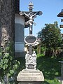 Crucifix metalic amplasat în 1907 în dreapta intrării în biserică