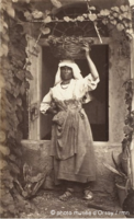 Italská žena s košíkem na hlavě, před 1872