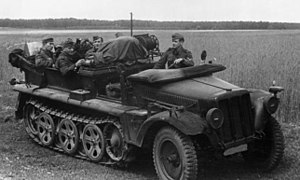 Средство моторизации вермахта SdKfz 10 времён Второй мировой войны