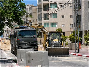 מחפרון של קטרפילר בתל אביב