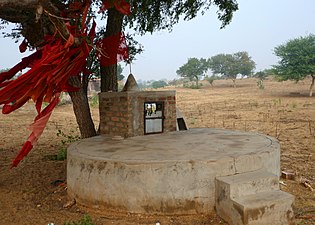 Citerne (appelée taanka ou paar) utilisée comme autel au Rajasthan en novembre 2019.