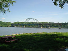The Dubuque-Wisconsin Bridge (2004) DubWisBridge051904.jpg