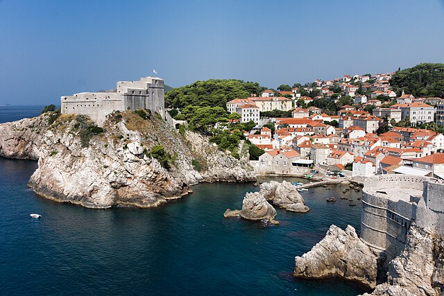 640px-Dubrovnik_-_Forteresse_et_vieux_po