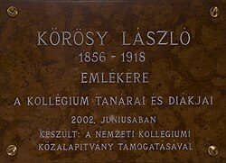Emléktáblája Esztergomban